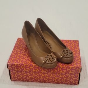 New (no tags) but never worn Tory Burch shoes.  Tan color in size 8.5